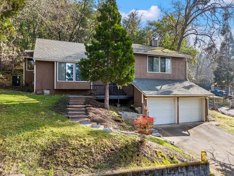 One Home, Two Hangouts—Perfect for Groups