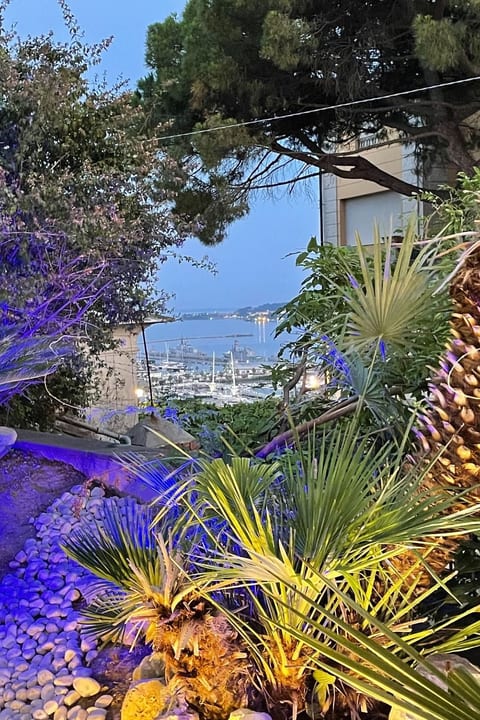Vip Garten Whirlpool mit Meerblick im Herzen der Stadt