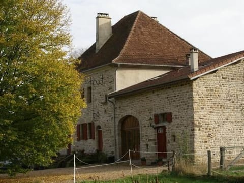 in Le Châtelet-Sur-Meuse mit Grill, Garten und Terrasse
