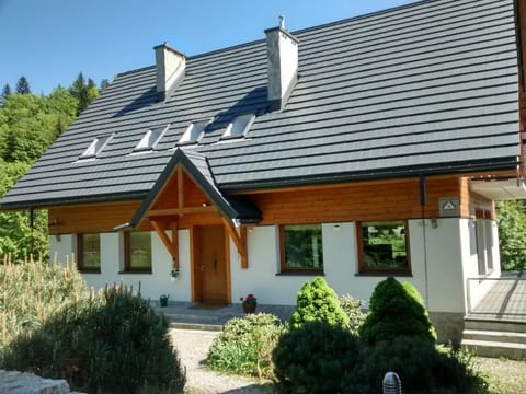 in den Bergen, Villa mit Panoramaterrasse