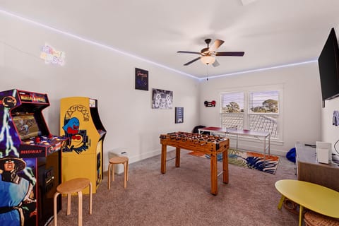 Gameroom with Arcades, Foosball, Xbox and Ping Pong!