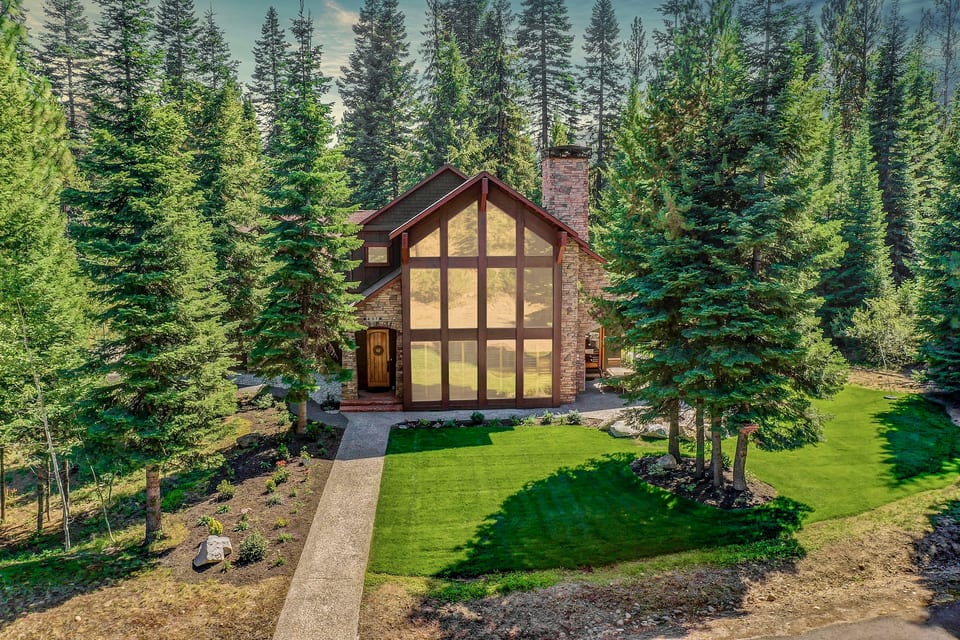 Nestled in the woods, luxury awaits!