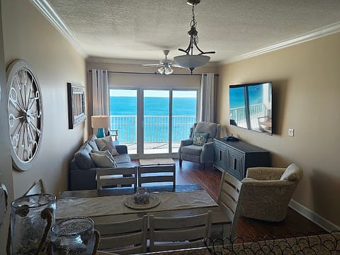 1704 Seawind w Free Umbrella Svc Double Balcony