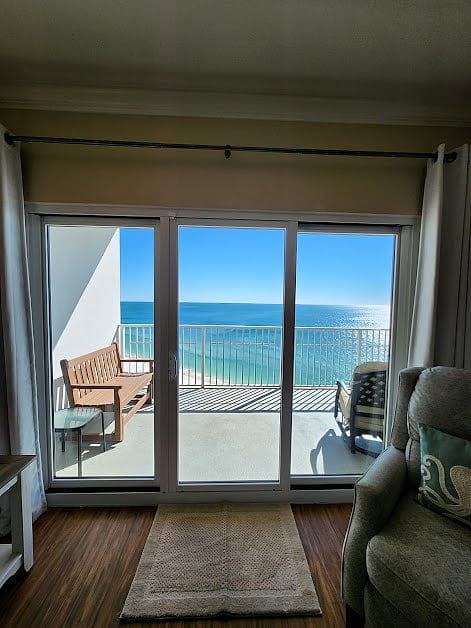 1704 Seawind w Free Umbrella Svc Double Balcony
