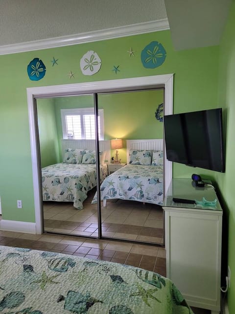 Oceans Edge 503 OCEANFRONT ON THE BOARDWALK FLEXIBLE STAYS