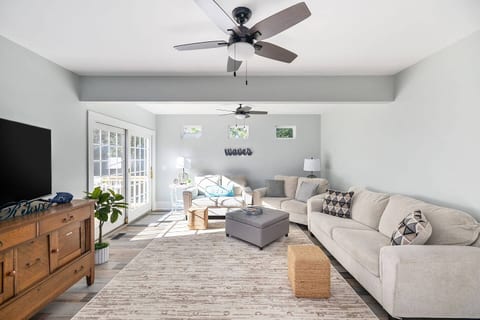 Spacious den with smart tv, door that leads to back deck and couch that pulls out into a queen bed if needed.
*Please note we only have 2 sofas not 3 at this time. There are 2 chairs in the corner
