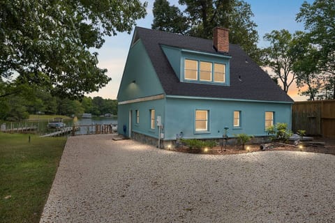 Charming waterfront retreat with private dock access and plenty of parking. A peaceful, tucked-away escape perfect for relaxing and reconnecting with nature.