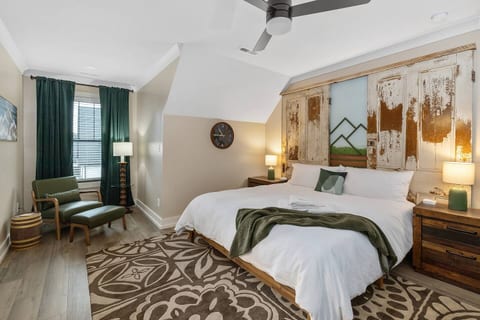 3 King Bd with Hot Tub & Minutes to Dollywood!