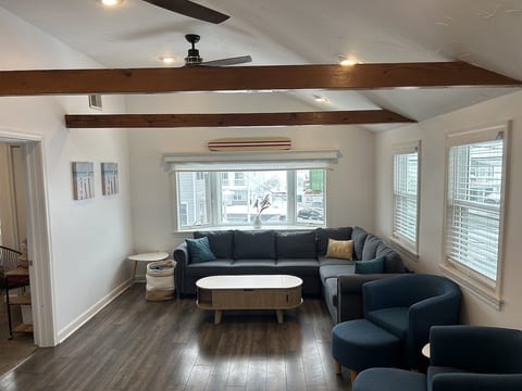 Sea La Vie - Multifamily Home image 2