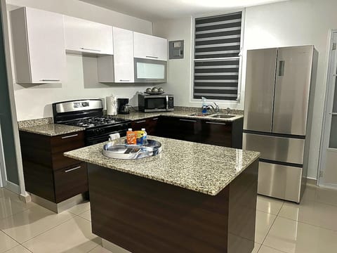 Casa Elena Spacious 3BR/2BA Home Bayamon DT image 3