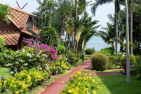Beachside Villa (Near White Lotus Hotel)