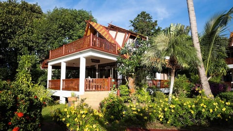 Beachside Villa (Near White Lotus Hotel)