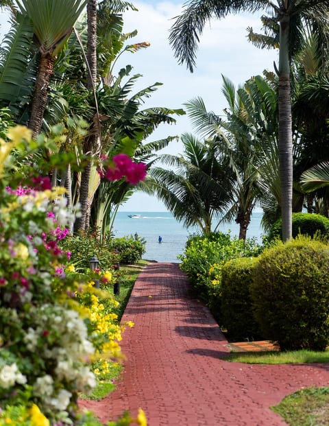 Beachside Villa (Near White Lotus Hotel)