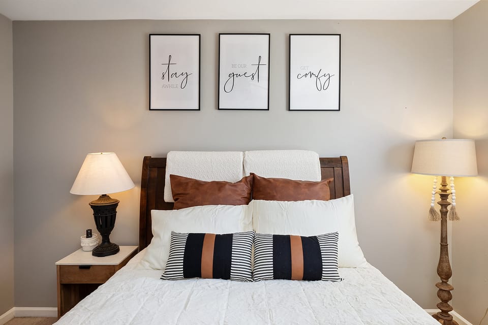 Private Room (queen bed)