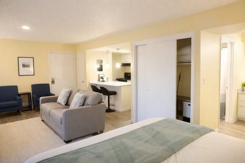 King Bed * Extensive Cleaning Protocol *Downtown