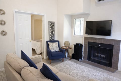 Two Bedroom Loft*Great Location*Award Winning Beds