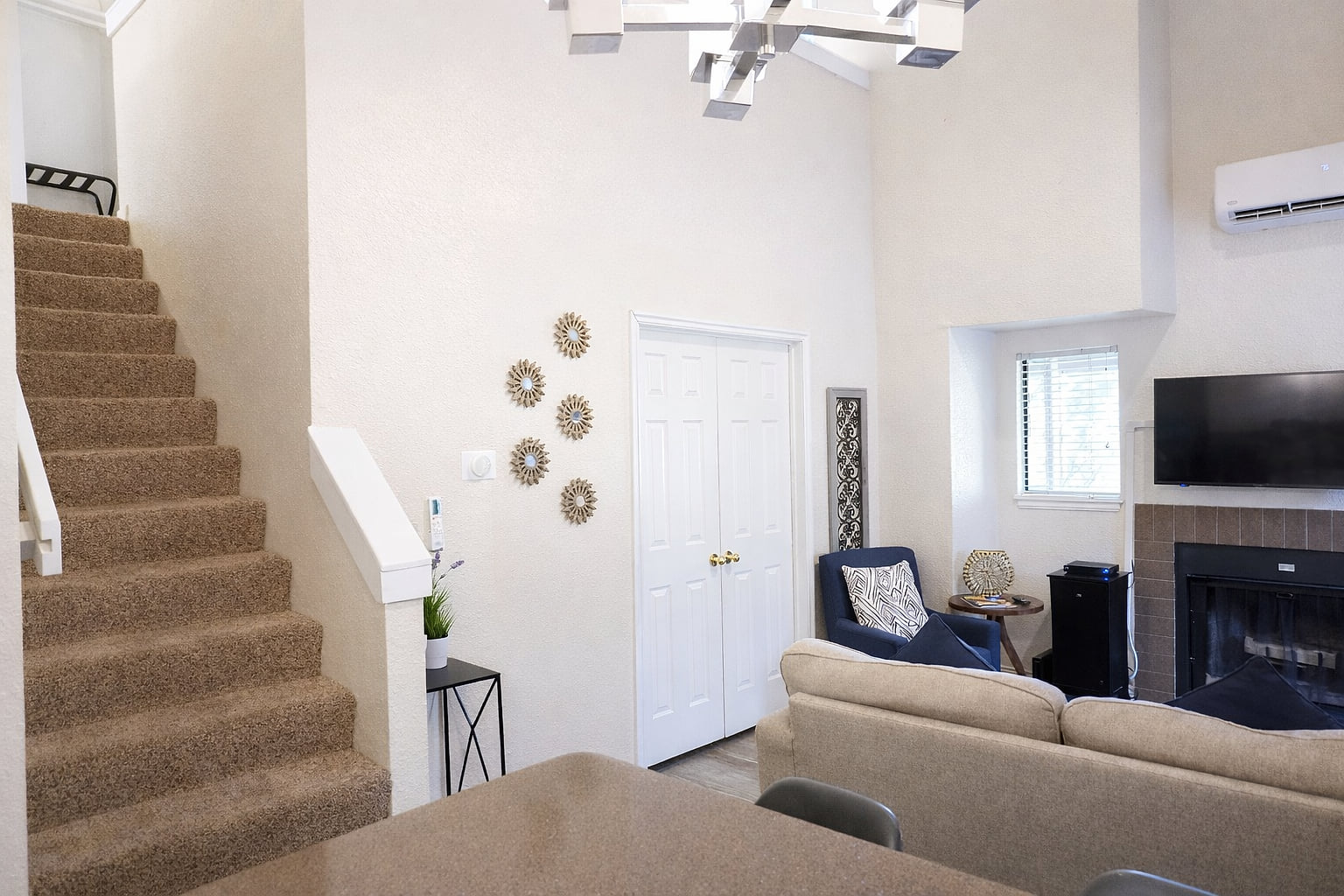 Two Bedroom Loft*Great Location*Award Winning Beds