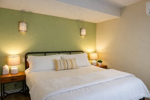 Down Town , Studio Apt., King Bed, Self Check-In