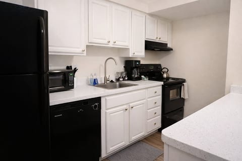 Two Bedroom Loft, King Beds, Down Town Convenience