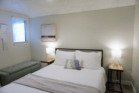 Two Bedroom Loft * Award Winning Beds * Down Town