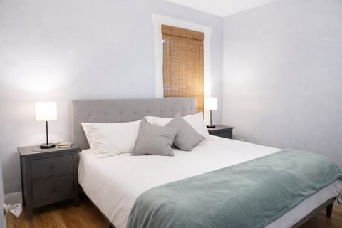 Downtown Gem • King Bed • Fast WIFI
