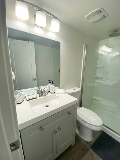 Convenient Downtown Location * Queen Bed * Self Check-In