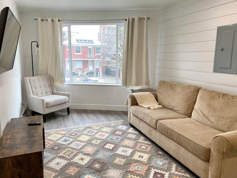 Convenient Downtown Location * Queen Bed * Self Check-In - Salt Lake City