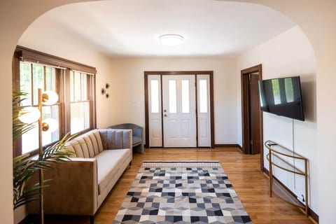 Charming3Bdrm ●Great Location ●Award Winning Beds