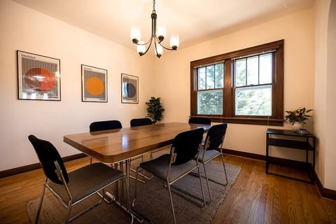 Charming3Bdrm ●Great Location ●Award Winning Beds