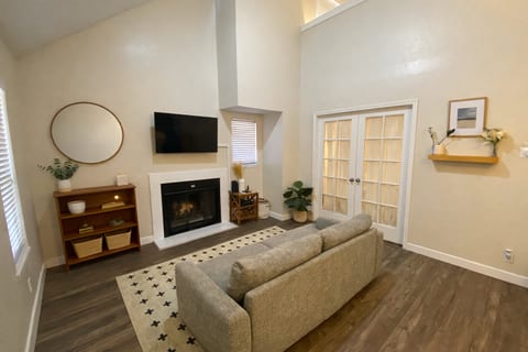 Lovely 2-bdrm Loft • Perfect Location • Downtown