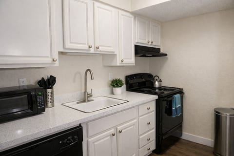 Lovely 2-bdrm Loft • Perfect Location • Downtown