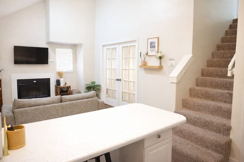 Lovely 2-bdrm Loft • Perfect Location • Downtown
