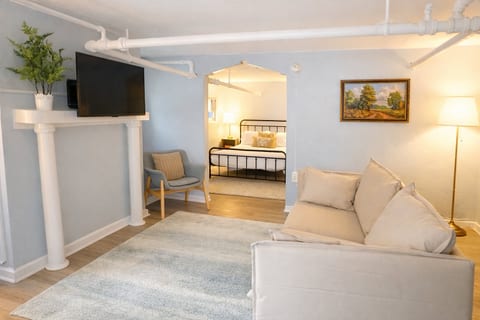 Cozy 1Bdrm • Great Location • Fast Wi-fi