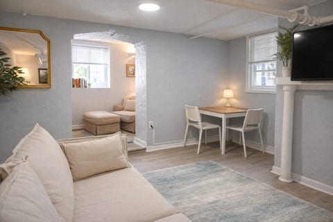 Cozy 1Bdrm • Great Location • Fast Wi-fi