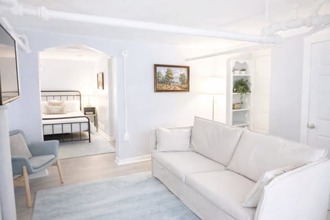 Cozy 1Bdrm • Great Location • Fast Wi-fi
