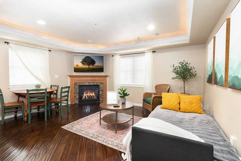 Cozy 1Bdrm•Self Check-in•Downtown