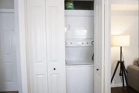 City Haven: Modern 1-Bedroom