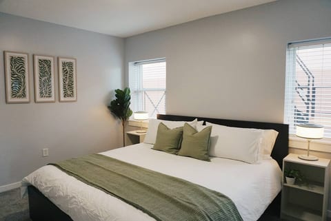 Modern Downtown Apartment • Walk to Restaurants