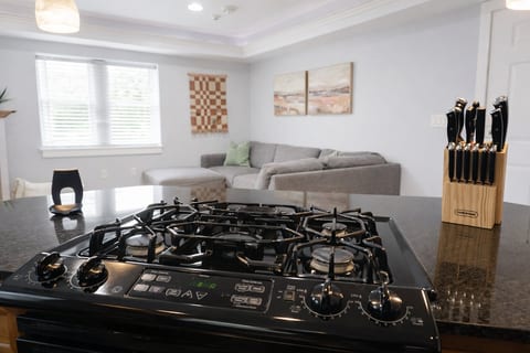 Stylish 1-Bedroom Stay Near Downtown SLC