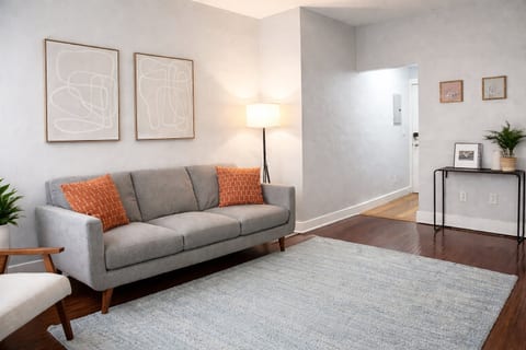 Beautiful 1 Bdrm • Historical • Downtown