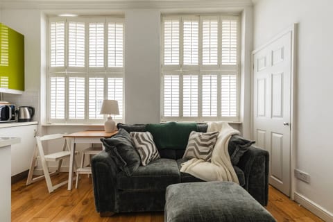 Charming 1-Bed Flat on a Central but Quiet Street