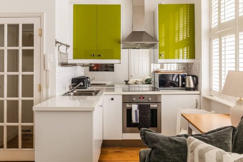Charming 1-Bed Flat on a Central but Quiet Street