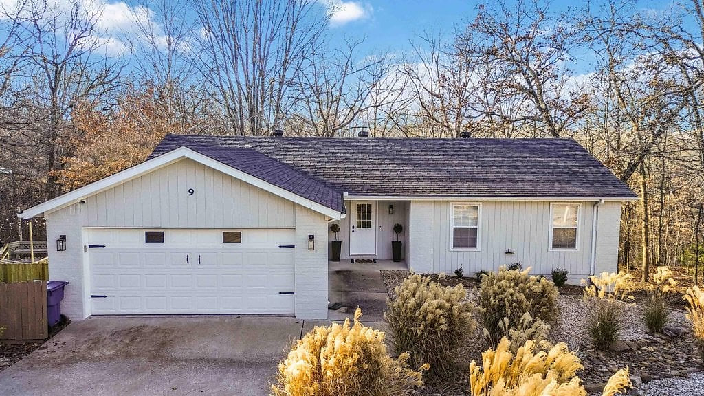 Front yard and view of Trails End Hideaway.  Lovely landscaping in a private setting.  We also have security lights that come on when guests approach, so the pathway and entrance are lit up