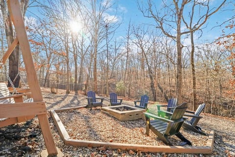Fun times to be had in this private backyard with fire pit! Imagine sitting in these comfortable chairs, enjoying your favorite beverage after a day on the trails, shopping, or whatever adventure brings you to Bella Vista.