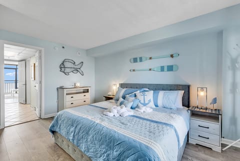 Ocean Whispers: 1 BR Oceanfront
