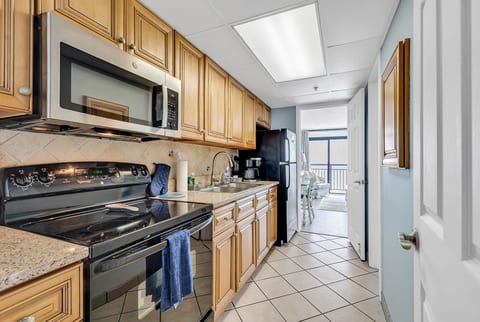 Ocean Whispers: 1 BR Oceanfront