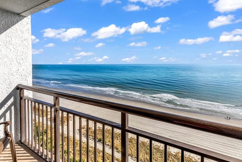 Ocean Whispers: 1 BR Oceanfront