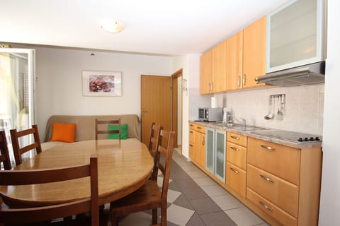 Apartments Zarok - Unit 54352-61