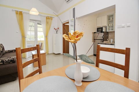 Apartments Zarok - Unit 54353-61