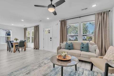 3 BR, Spartanburg Downtown
Sweet Carolina Home image 3